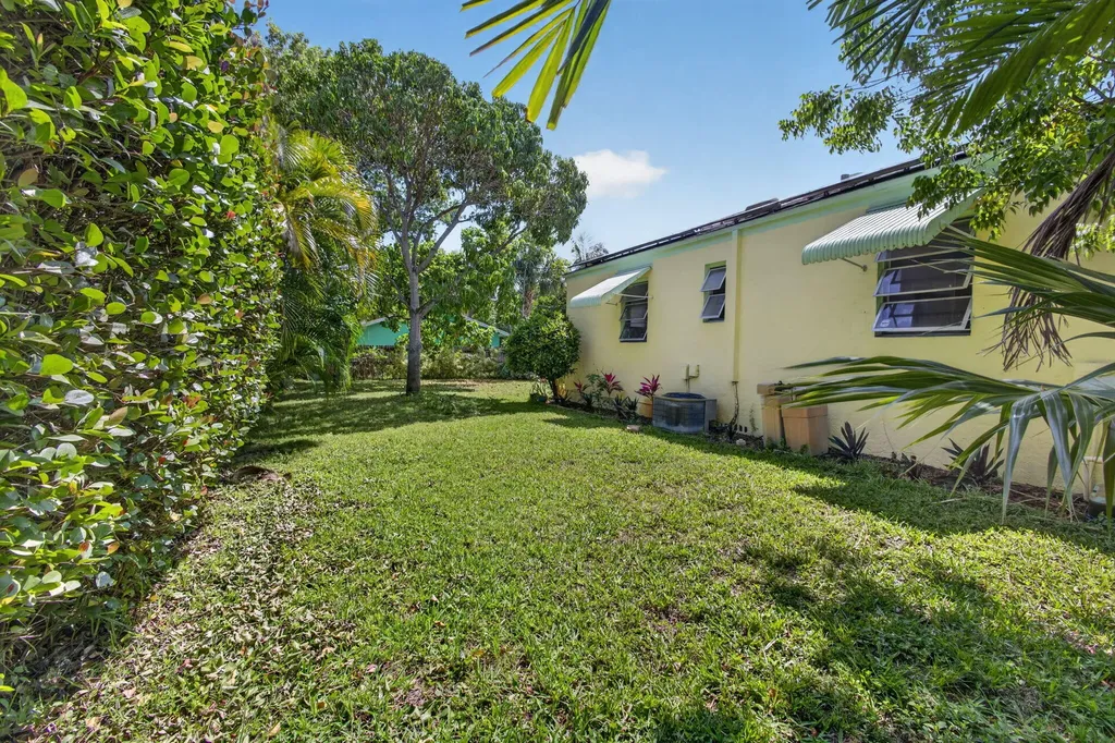 502 49th Street West Palm Beach FL 33407