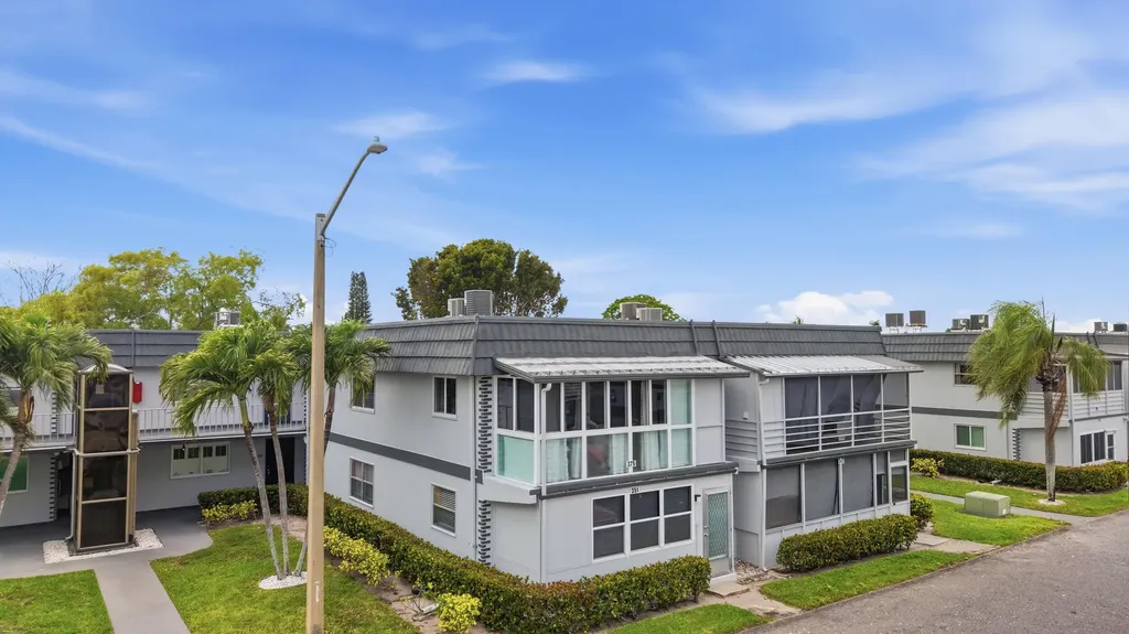 376 Saxony H Delray Beach FL 33446