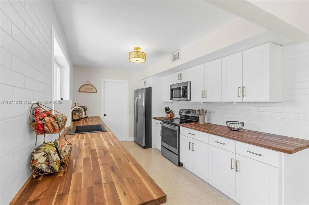 1116 SE 13th Court Deerfield Beach FL 33441