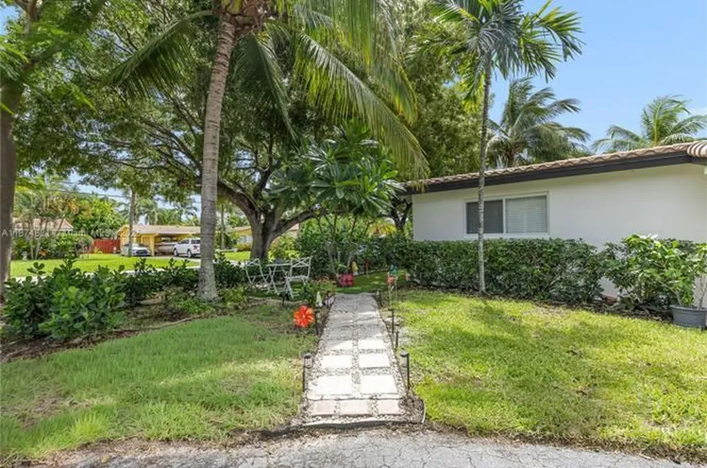 1116 SE 13th Court Deerfield Beach FL 33441
