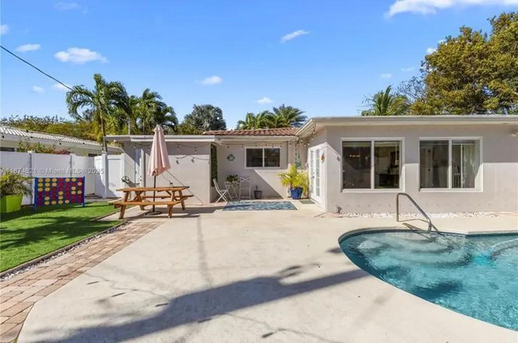 1116 SE 13th Court Deerfield Beach FL 33441