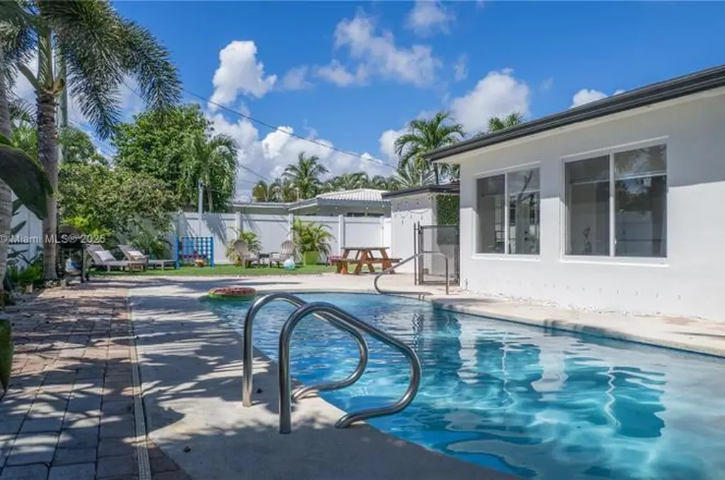 1116 SE 13th Court Deerfield Beach FL 33441