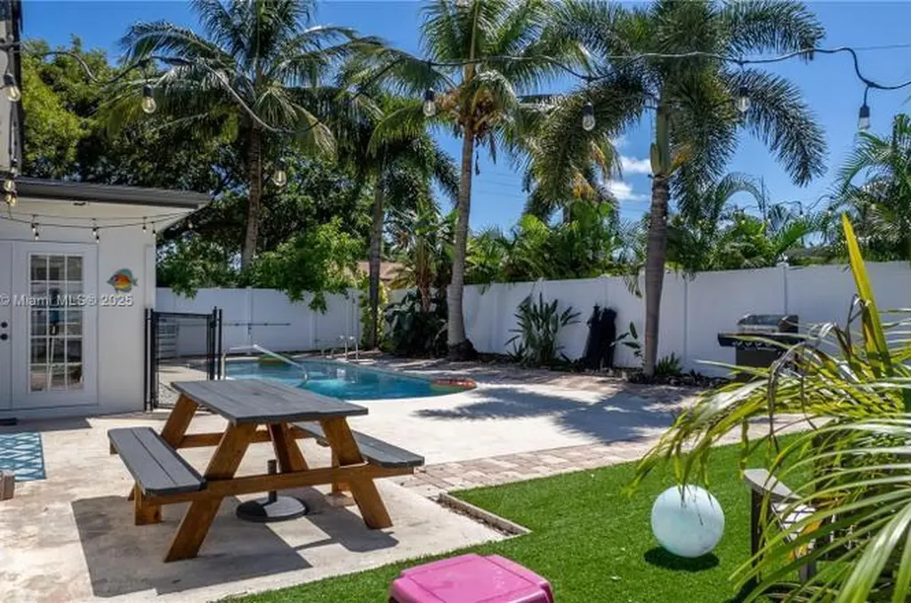 1116 SE 13th Court Deerfield Beach FL 33441
