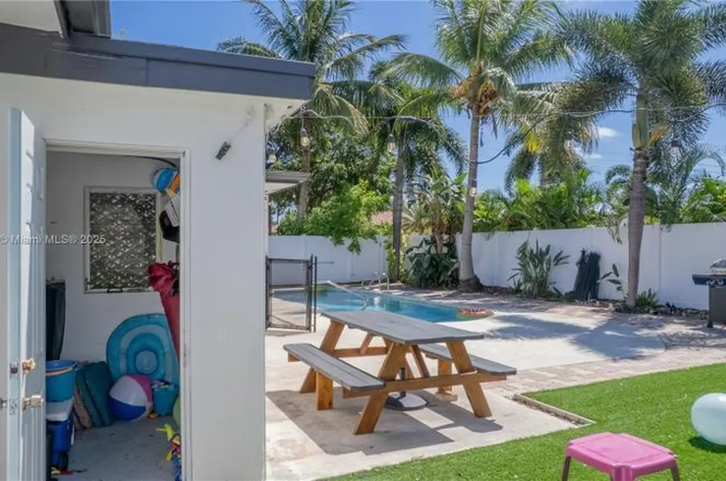 1116 SE 13th Court Deerfield Beach FL 33441