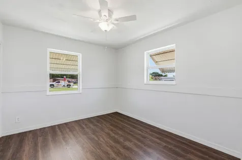 102 SE El Sito Court Port St Lucie FL 34983