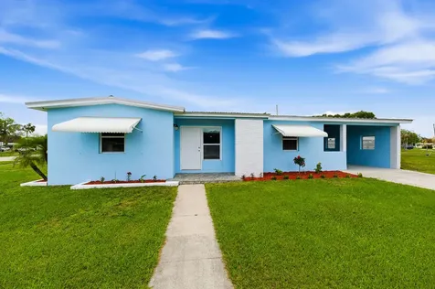 102 SE El Sito Court Port St Lucie FL 34983