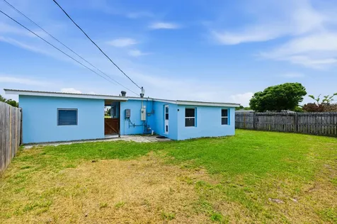 102 SE El Sito Court Port St Lucie FL 34983