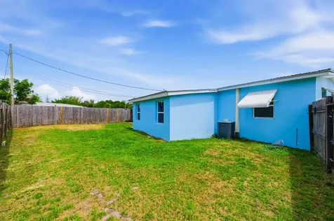 102 SE El Sito Court Port St Lucie FL 34983