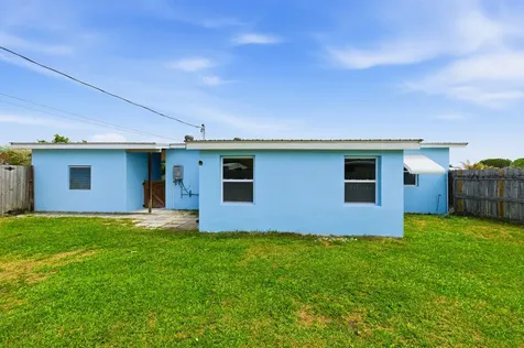 102 SE El Sito Court Port St Lucie FL 34983
