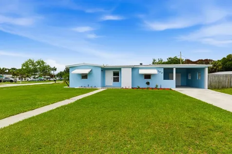 102 SE El Sito Court Port St Lucie FL 34983