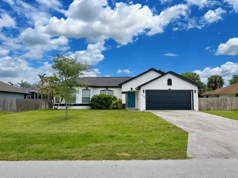 2592 SW National Circle Port St Lucie FL 34953