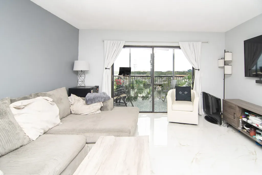 2202 S Cypress Bend Drive Pompano Beach FL 33069