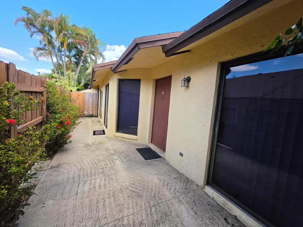401 Springdale Circle Palm Springs FL 33461