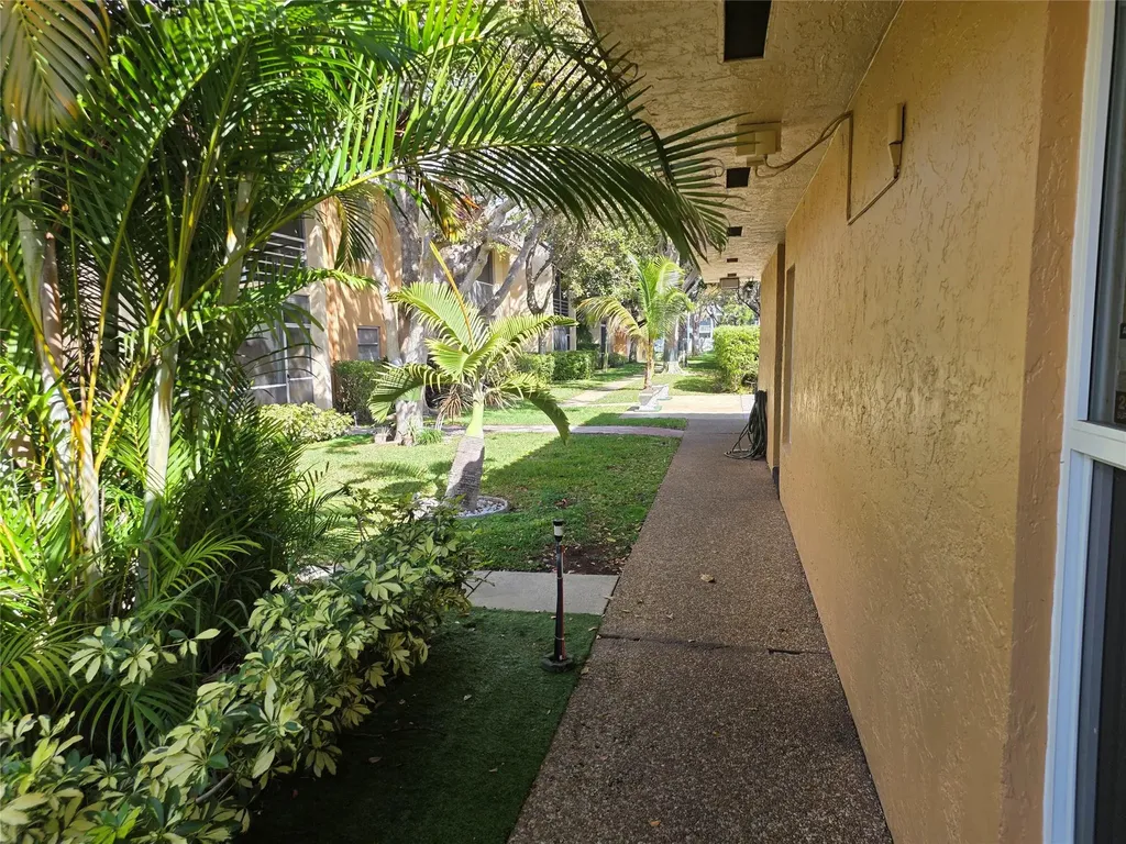959 SE 2nd Avenue Deerfield Beach FL 33441