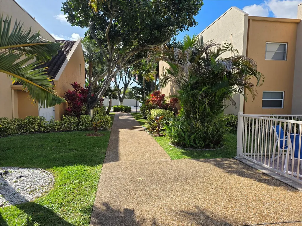 959 SE 2nd Avenue Deerfield Beach FL 33441