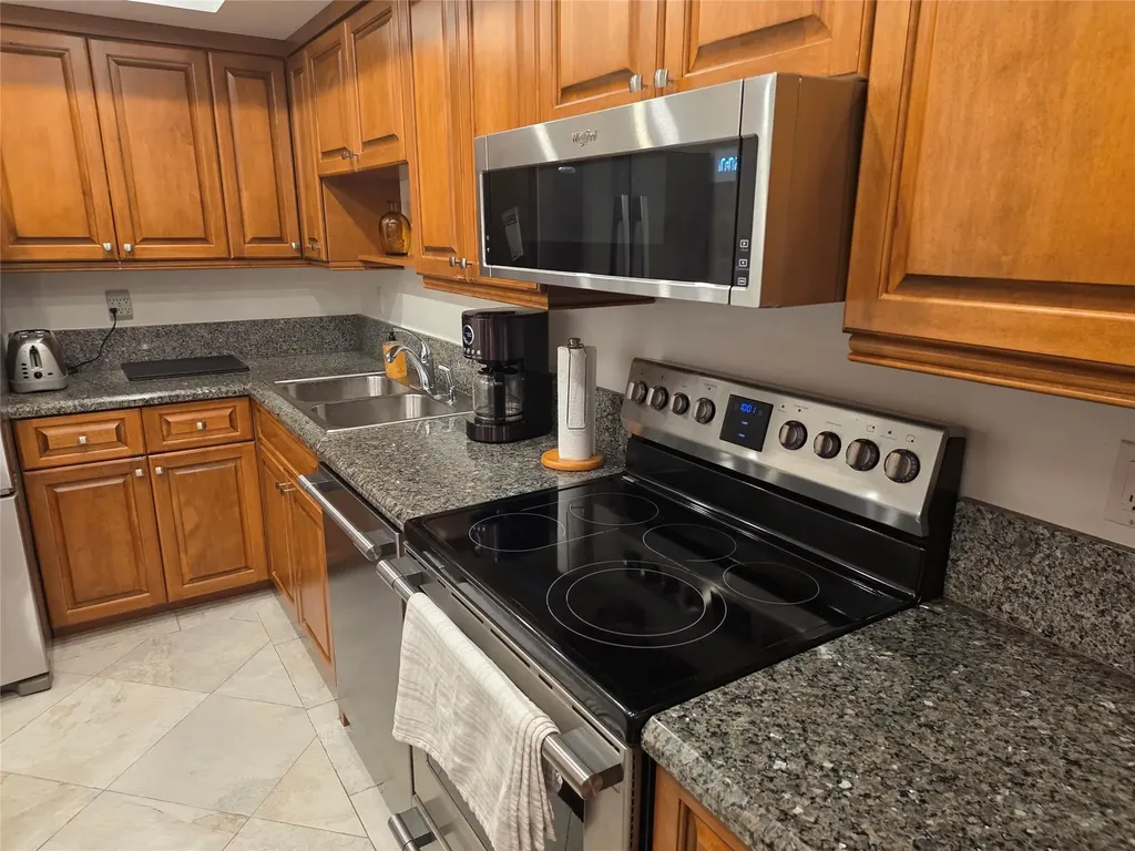 959 SE 2nd Avenue Deerfield Beach FL 33441