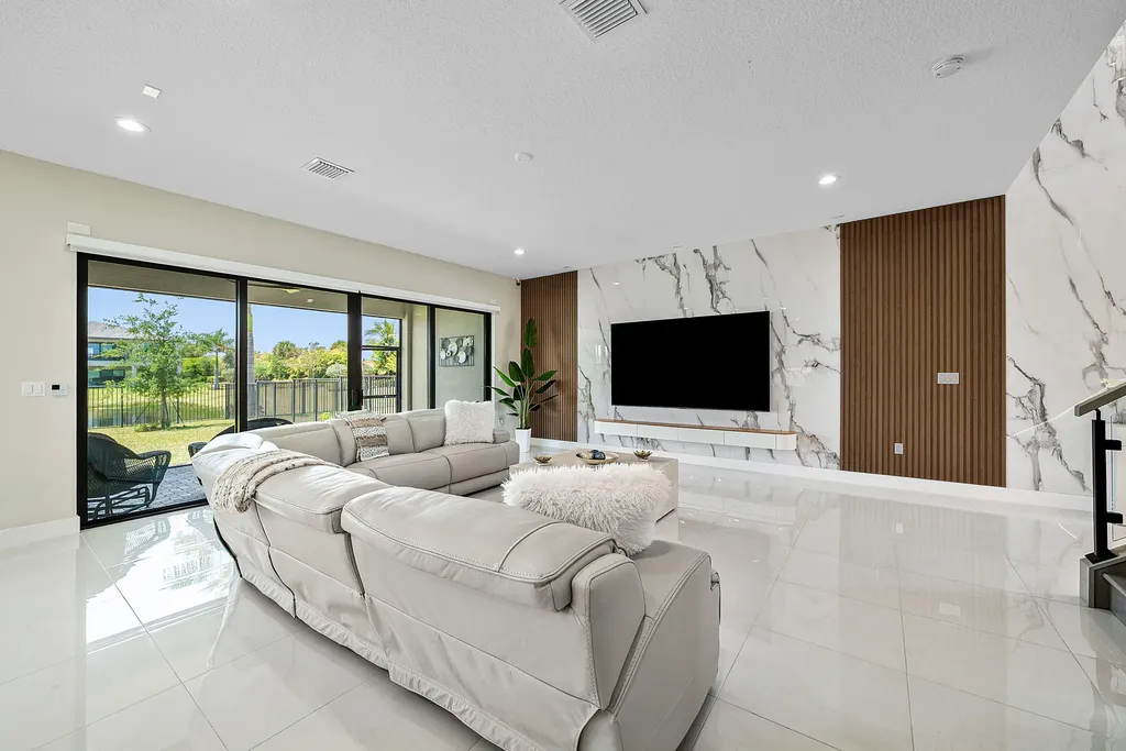 20021 Hirono Lane Boca Raton FL 33434