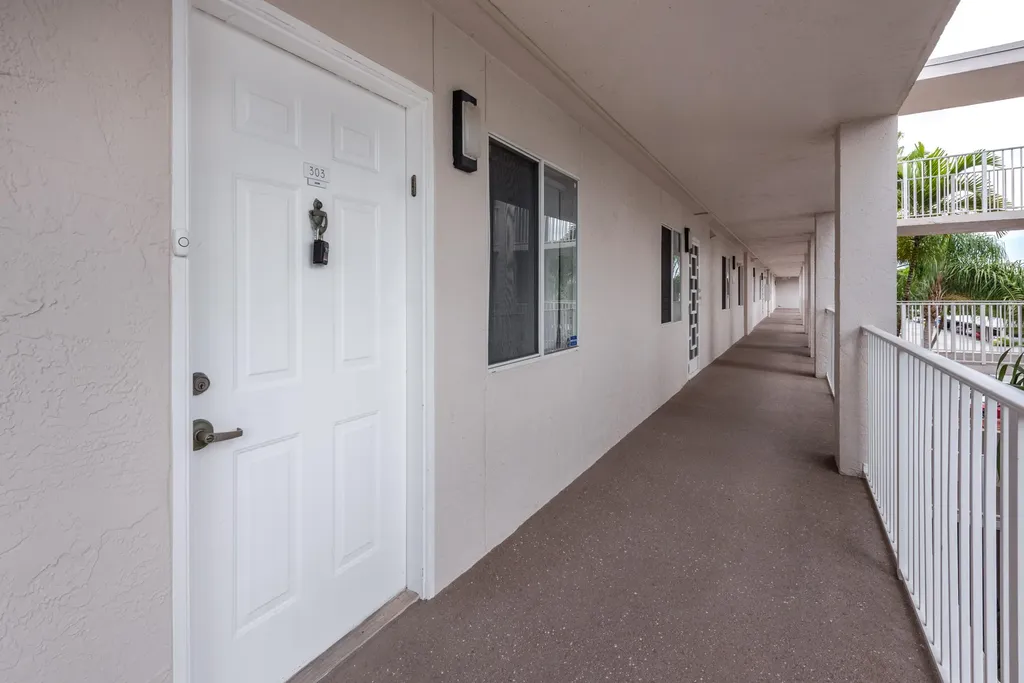 6096 Huntwick Terrace Delray Beach FL 33484