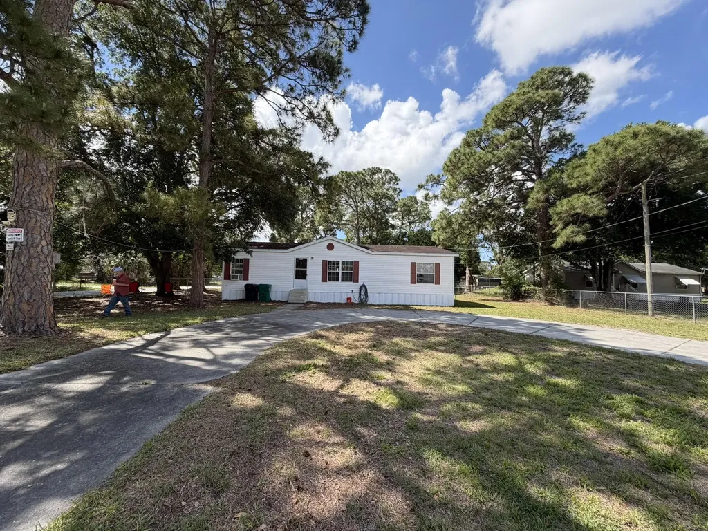 5924 NE 4th Lane Okeechobee FL 34974