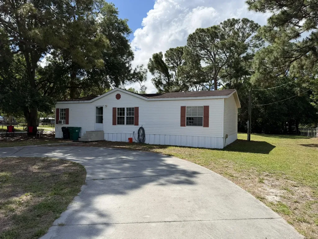 5924 NE 4th Lane Okeechobee FL 34974