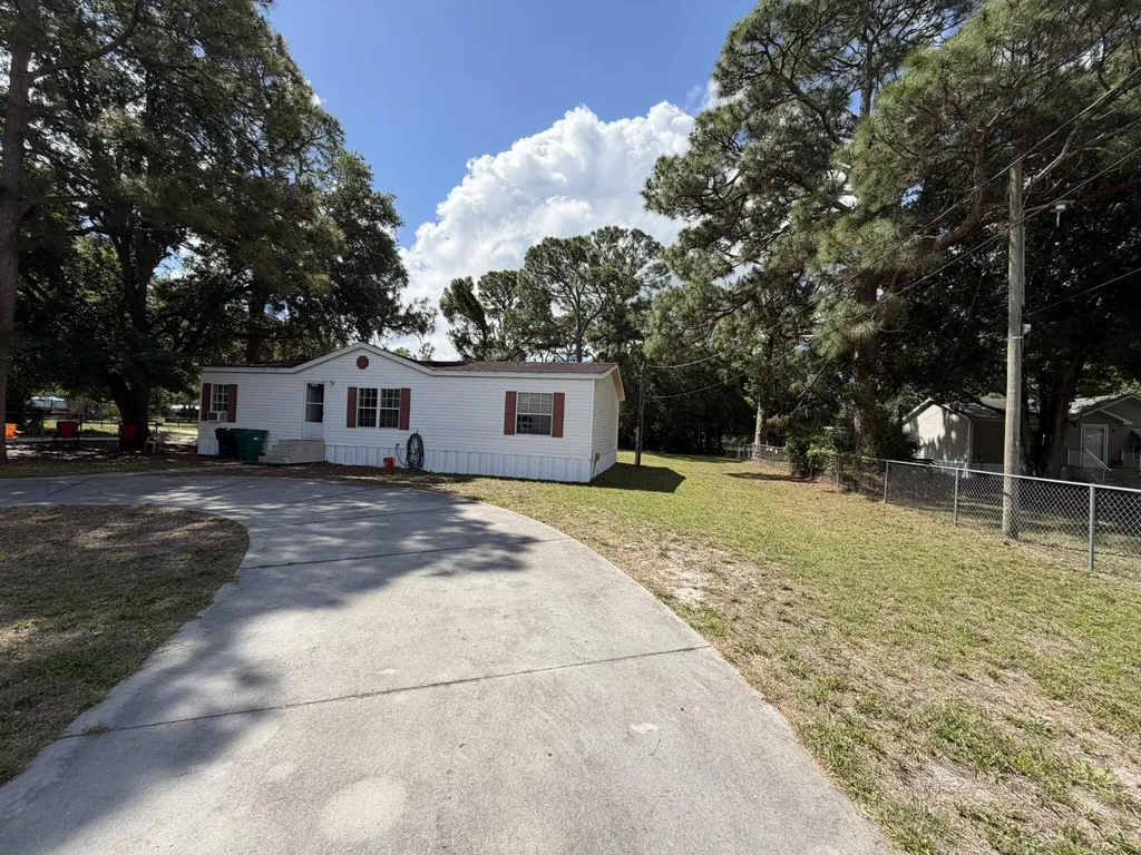 5924 NE 4th Lane Okeechobee FL 34974