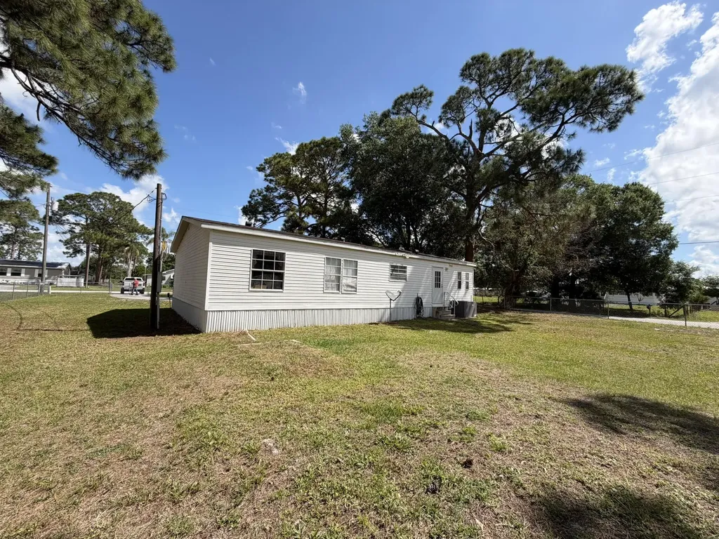 5924 NE 4th Lane Okeechobee FL 34974