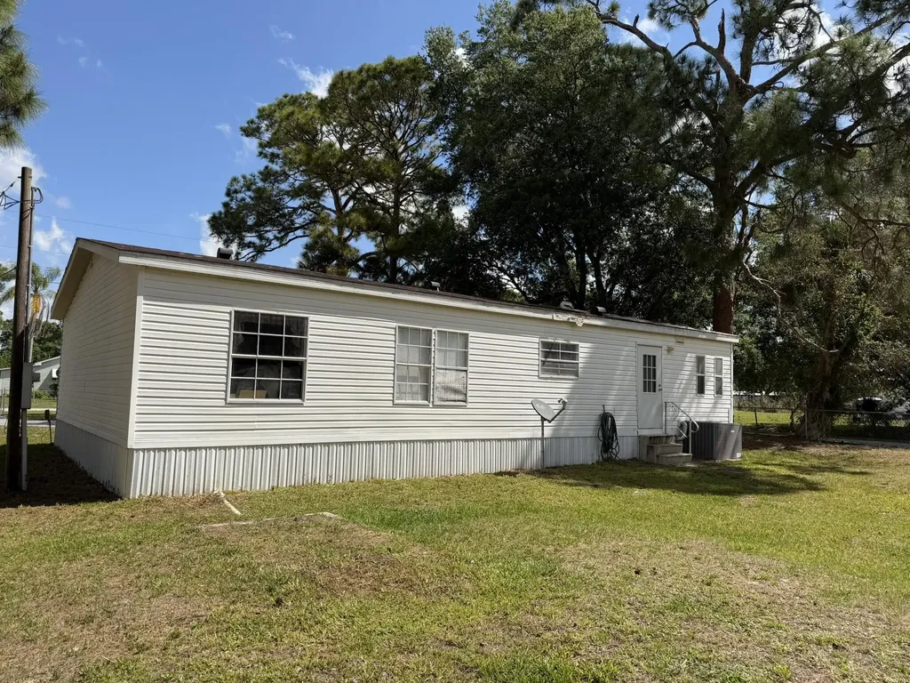 5924 NE 4th Lane Okeechobee FL 34974