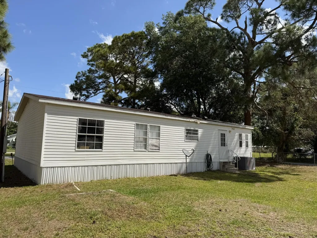 5924 NE 4th Lane Okeechobee FL 34974