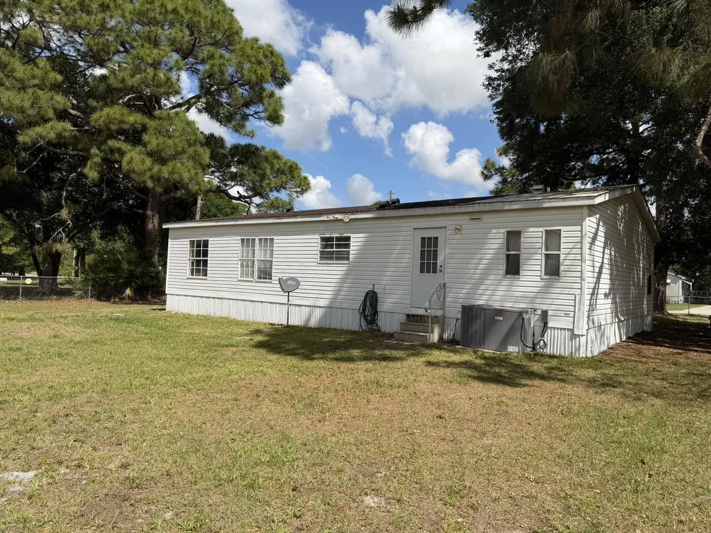 5924 NE 4th Lane Okeechobee FL 34974