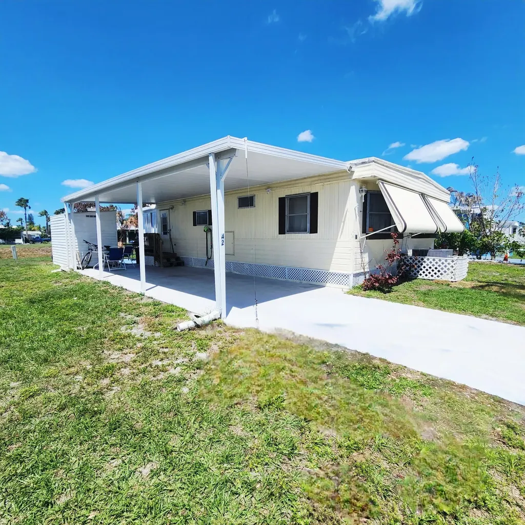 42 SE Spanish Way Port St Lucie FL 34952