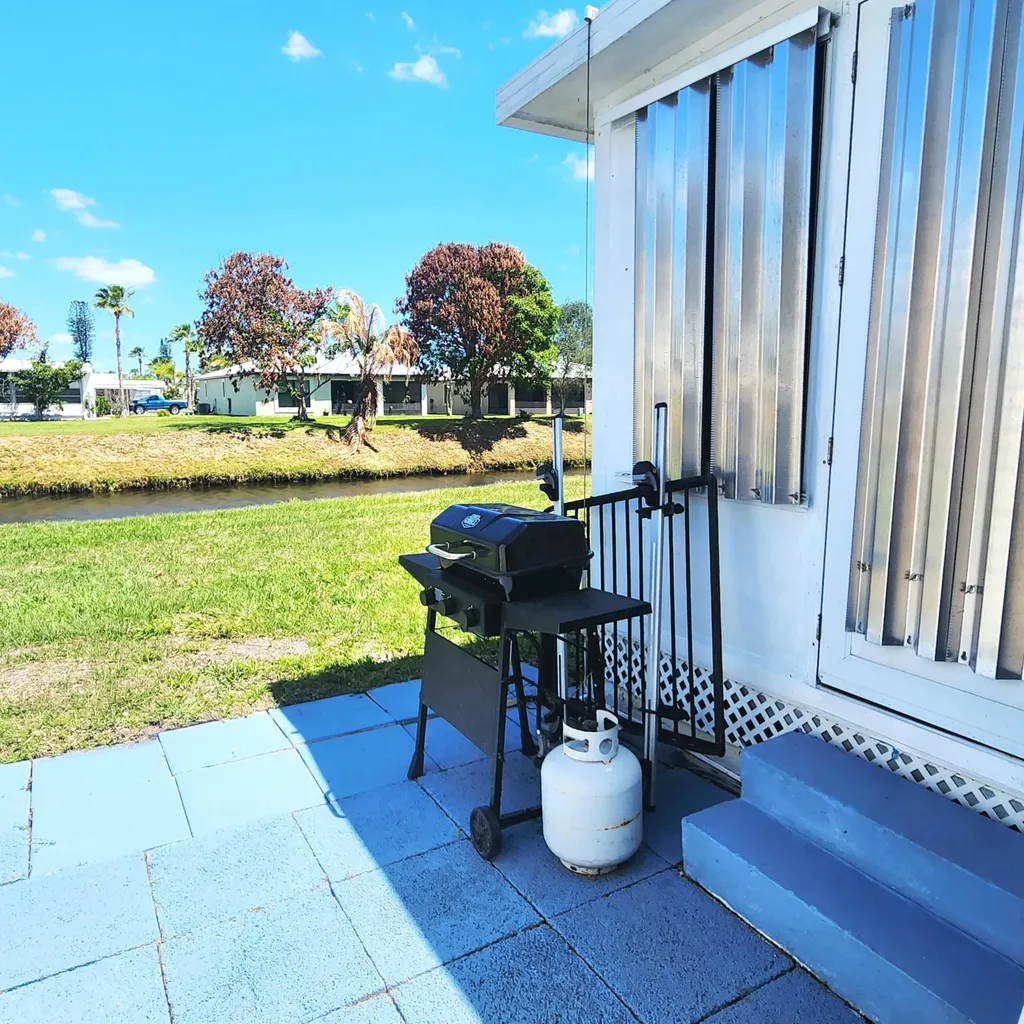 42 SE Spanish Way Port St Lucie FL 34952