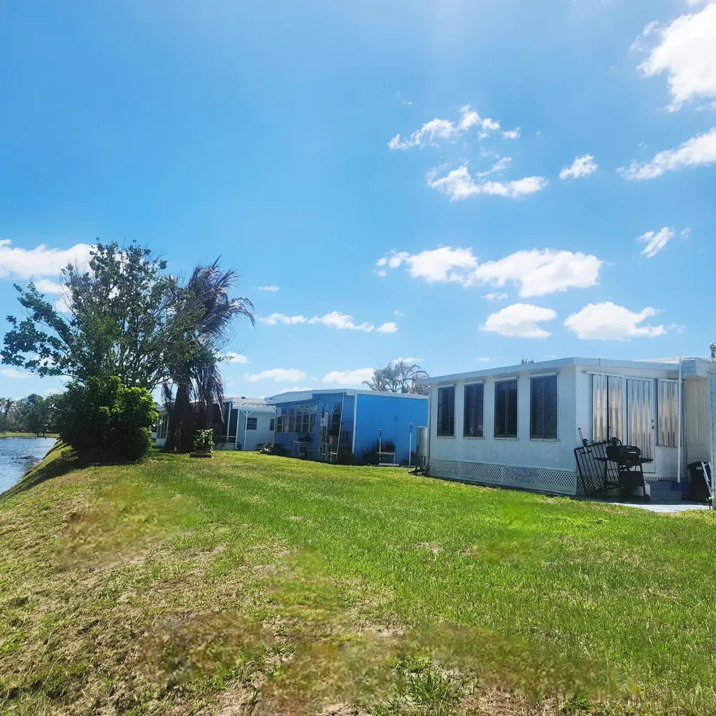 42 SE Spanish Way Port St Lucie FL 34952