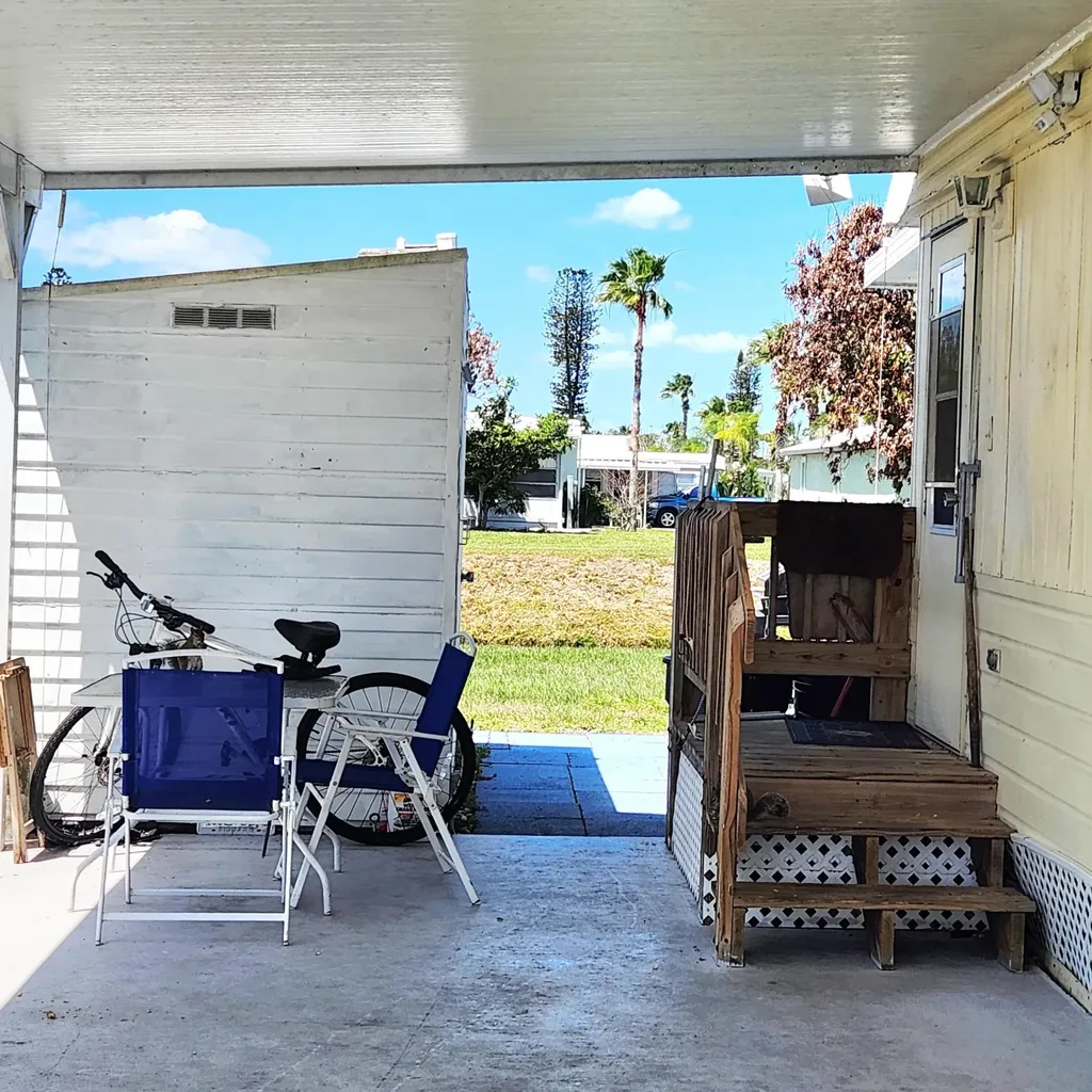 42 SE Spanish Way Port St Lucie FL 34952