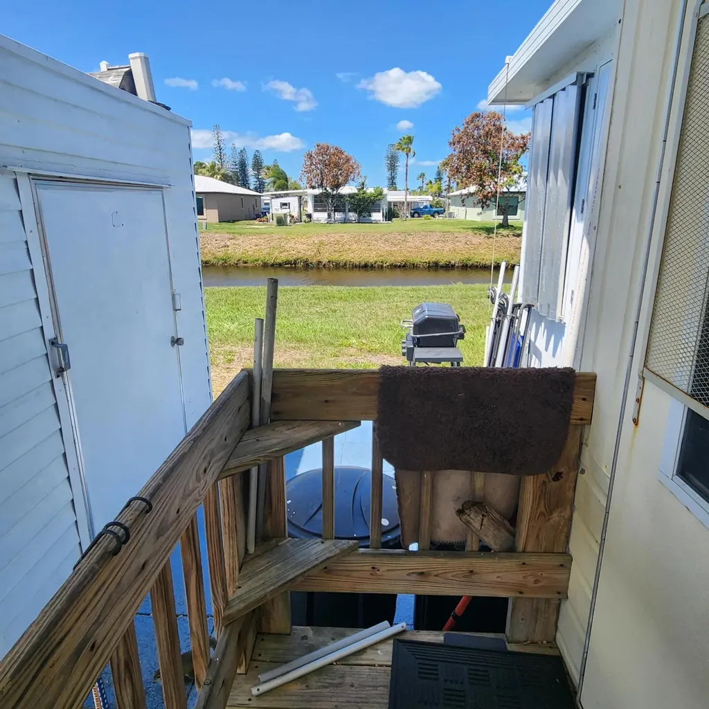 42 SE Spanish Way Port St Lucie FL 34952