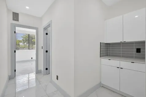 2032 N Dixie Highway West Palm Beach FL 33407