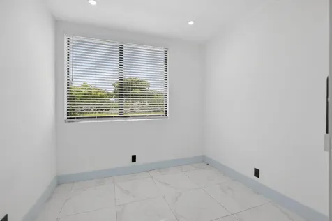 2032 N Dixie Highway West Palm Beach FL 33407