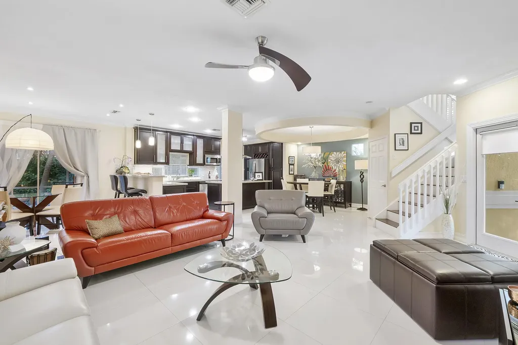 11377 Lakeview Drive Coral Springs FL 33071