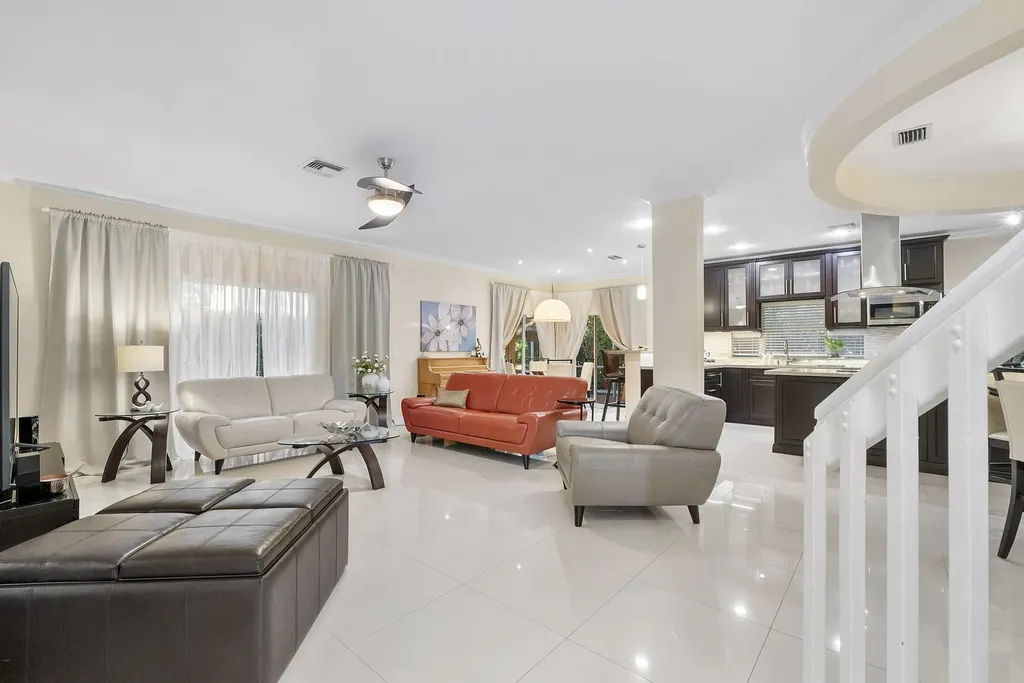 11377 Lakeview Drive Coral Springs FL 33071