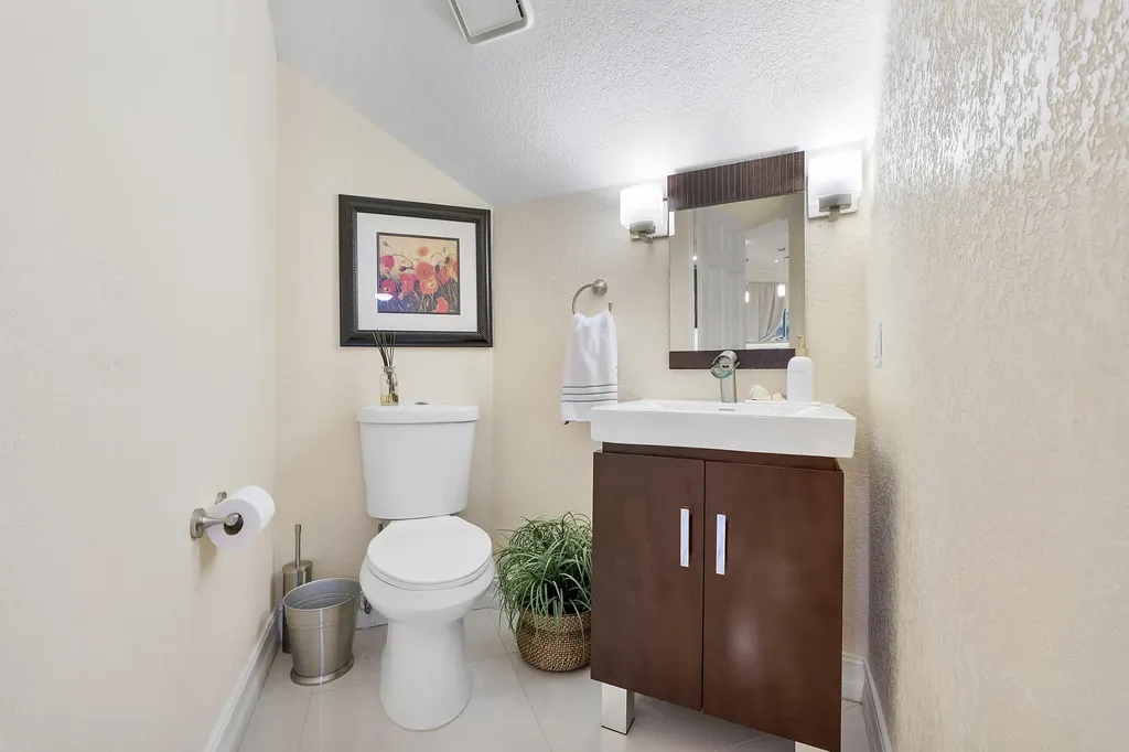 11377 Lakeview Drive Coral Springs FL 33071