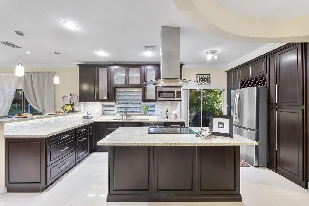11377 Lakeview Drive Coral Springs FL 33071