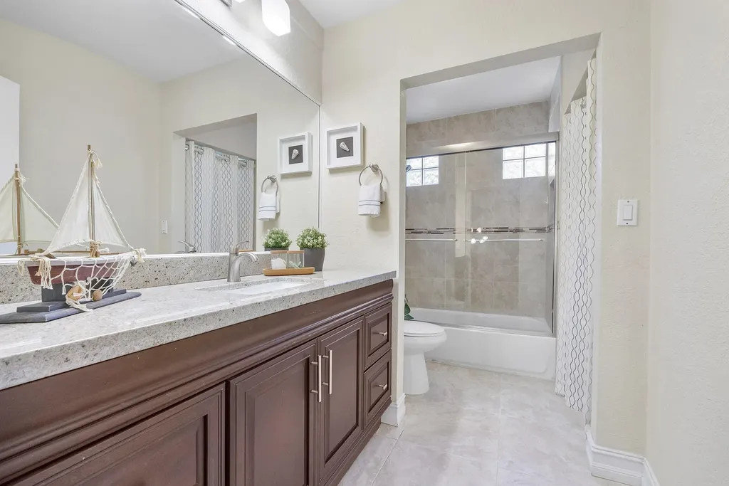 11377 Lakeview Drive Coral Springs FL 33071