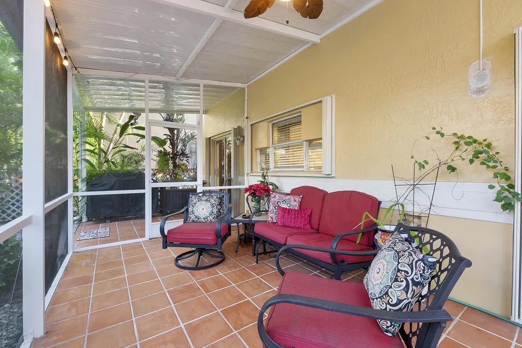 11377 Lakeview Drive Coral Springs FL 33071