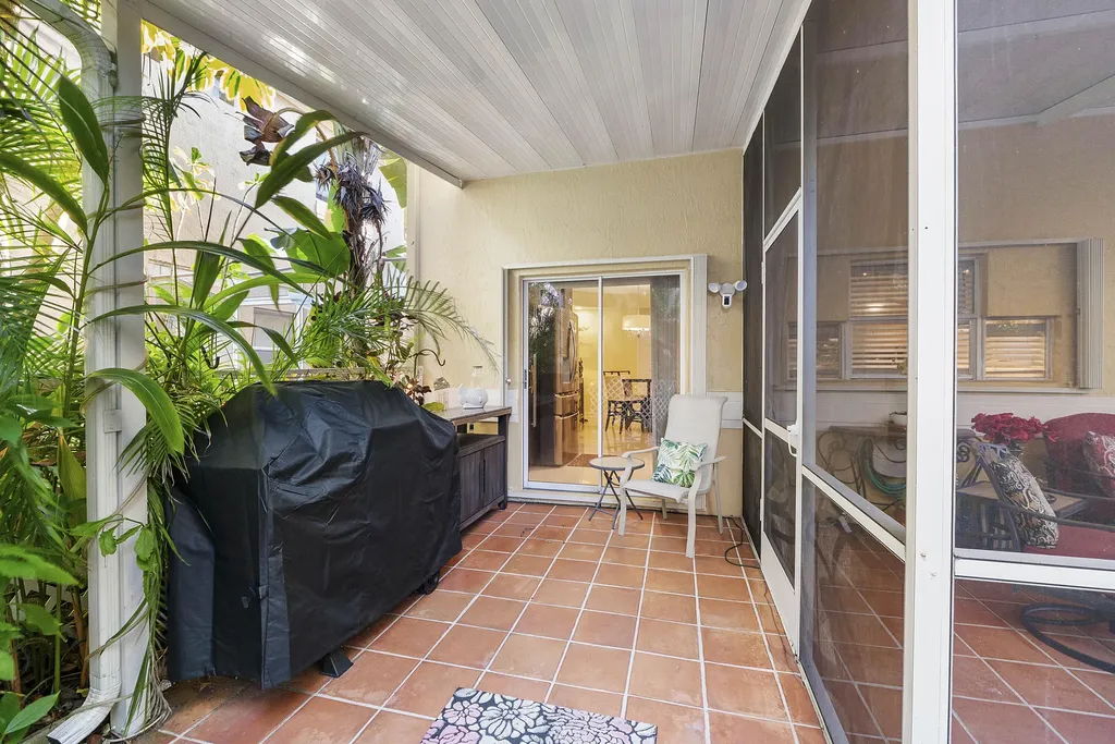 11377 Lakeview Drive Coral Springs FL 33071