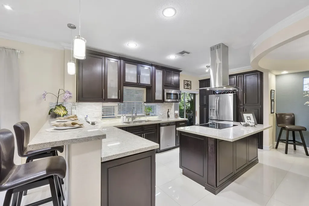 11377 Lakeview Drive Coral Springs FL 33071