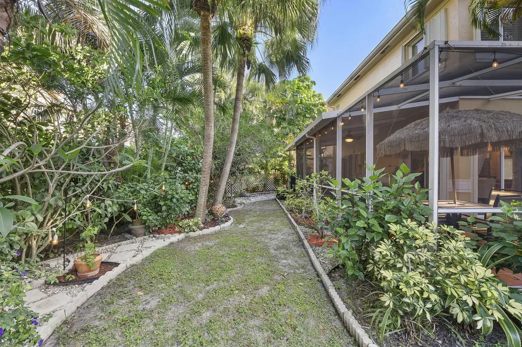 11377 Lakeview Drive Coral Springs FL 33071