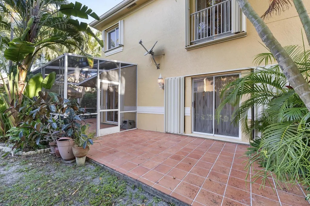 11377 Lakeview Drive Coral Springs FL 33071