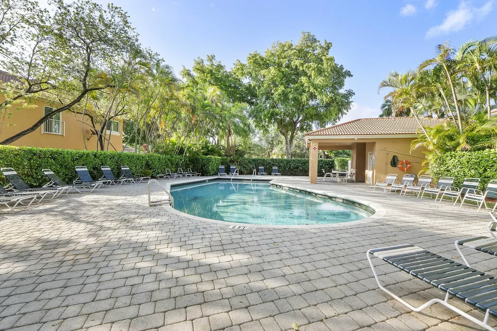11377 Lakeview Drive Coral Springs FL 33071