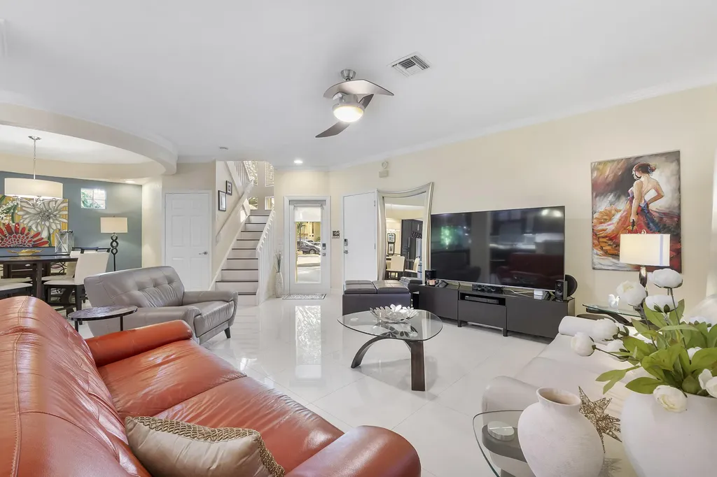 11377 Lakeview Drive Coral Springs FL 33071