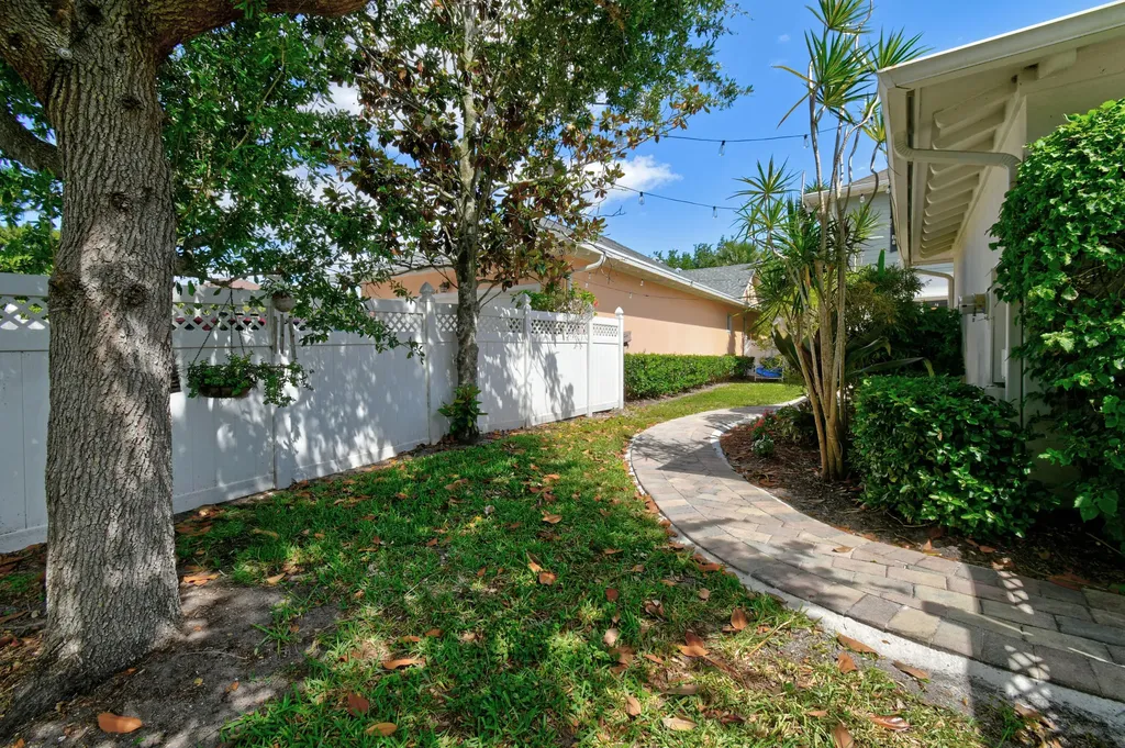 2672 E Community Drive Jupiter FL 33458