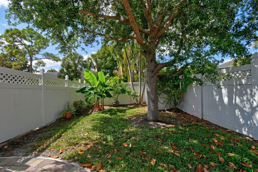2672 E Community Drive Jupiter FL 33458